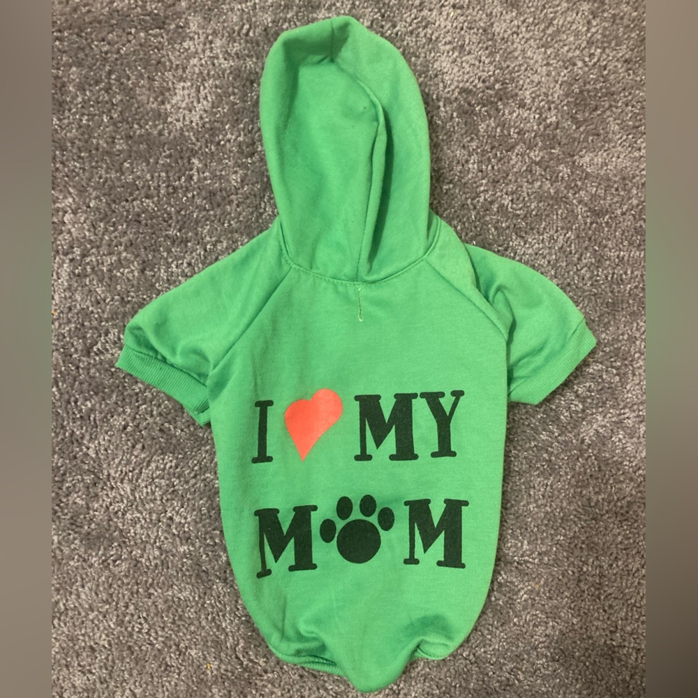 💰5/$10 I ❤️ My Mom dog sweater